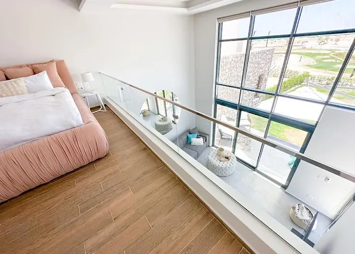 Beachfront Spacious Somabay Loft Gurdaka